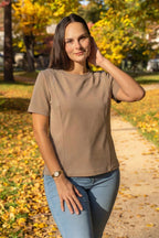 Ammetopp i myk bomull med elegant og feminin passform